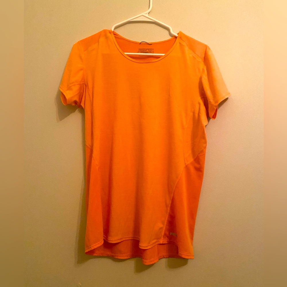 Patagonia Active Performance T-Shirt Womens Size Large Light Orange Logo